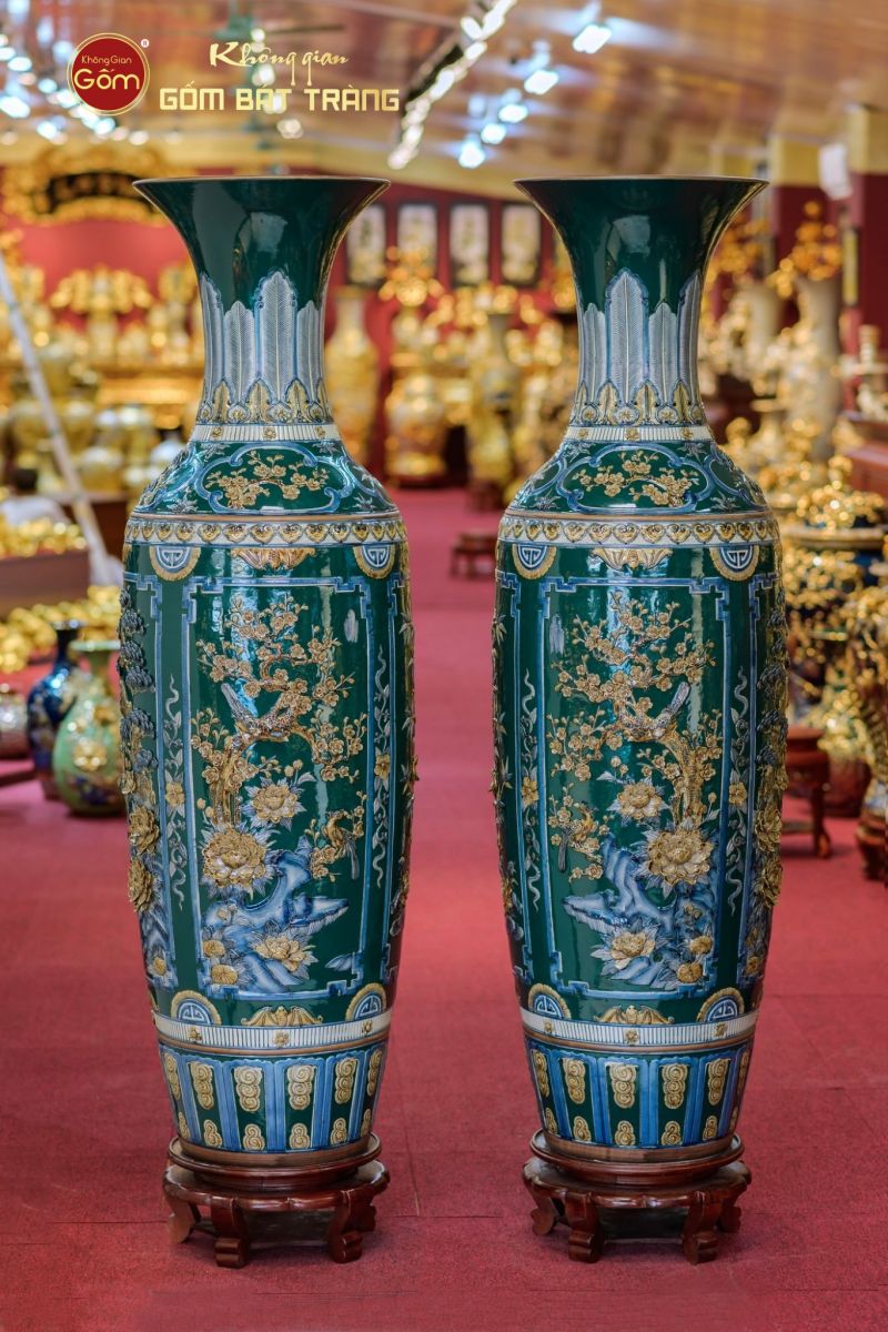 Lộc bình Tứ Cảnh đắp nổi men xanh lục