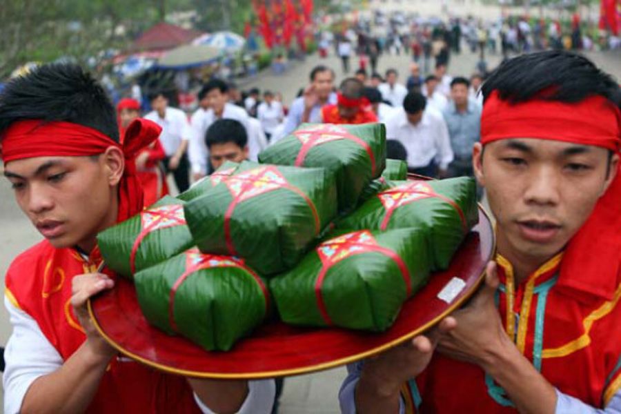 Bánh chưng bánh giầy truyền thống được dâng lên thờ cúng Vua Hùng