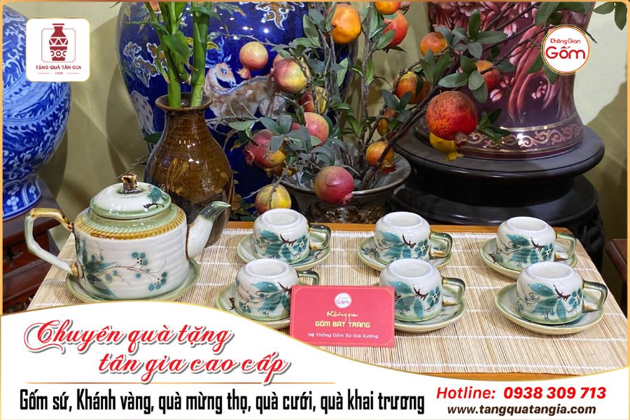 Quà tân gia trang trí không gian phòng khách không thể thiếu bộ ấm trà men rêu hoa xanh