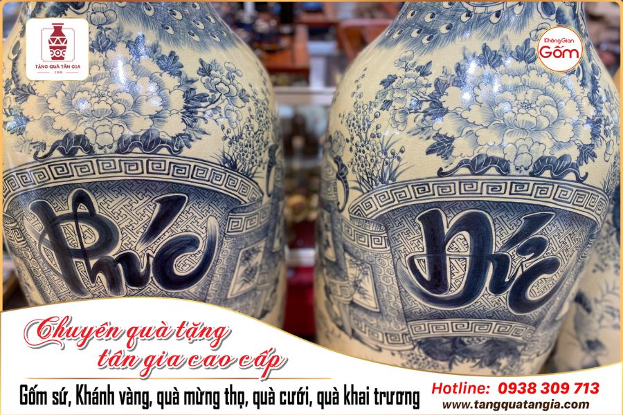 Hoa văn cuốn thư trên cặp lộc bình Bát Tràng