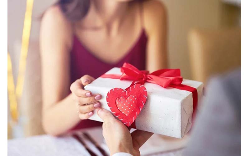 Quà tặng vợ ngày Valentine cho các ông chồng tham khảo 