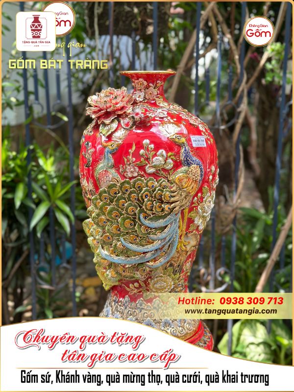 Bình gốm đắp nổi, vẽ vàng làm quà tặng mang đến vẻ sang trọng, đẳng cấp