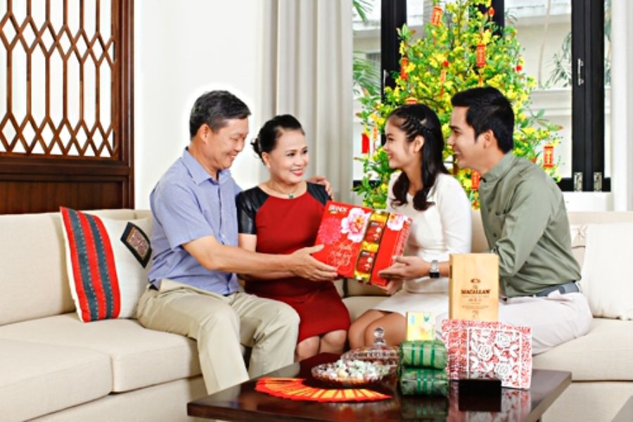 Ý nghĩa tặng quà cho bố mẹ đặc biệt như thế nào?